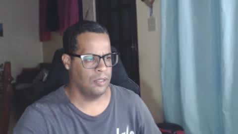 Snapshot of toni2814 chatting on February 13, 3:02 am Antonio online show from February 13, 3:02 am