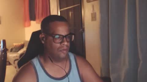 Snapshot of toni2814 chatting on February 24, 2:09 am Antonio online show from February 24, 2:09 am