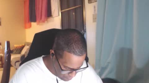 Snapshot of toni2814 chatting on February 25, 2:21 am Antonio online show from February 25, 2:21 am