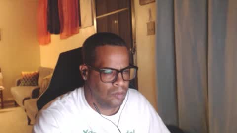 Snapshot of toni2814 chatting on February 28, 2:45 am Antonio online show from February 28, 2:45 am