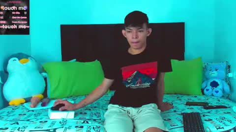 Snapshot of tonny_twink_ chatting on February 9, 8:11 am Tonny online show from February 9, 8:11 am