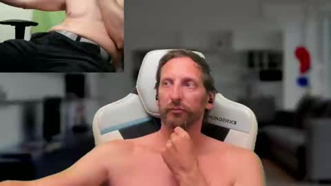 Snapshot of tontin69 chatting on January 17, 1:36 am tontin69 online show from January 17, 1:36 am