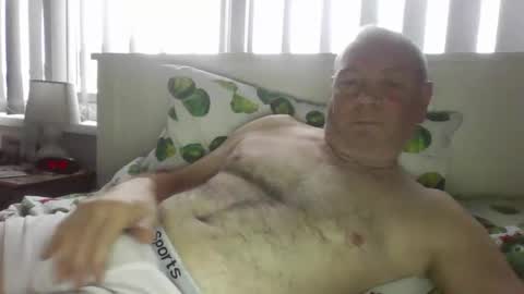 Snapshot of tony14712 chatting on December 17, 9:15 am tony14712 online show from December 17, 9:15 am