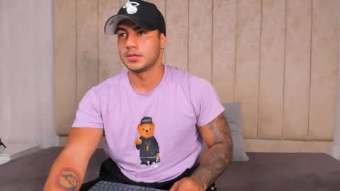 Snapshot of tony_jason chatting on January 15, 3:43 am tony jason online show from January 15, 3:43 am