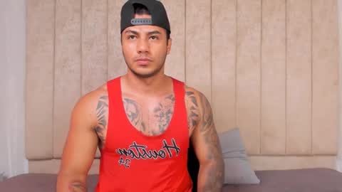 Snapshot of tony_jason chatting on January 15, 6:54 am tony jason online show from January 15, 6:54 am