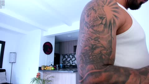 Snapshot of tony_muscle1 chatting on December 24, 8:27 pm tony muscle1 online show from December 24, 8:27 pm