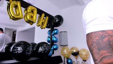 Snapshot of tony_muscle1 chatting on December 27, 8:07 pm tony muscle1 online show from December 27, 8:07 pm