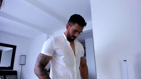 Snapshot of tony_muscle1 chatting on February 14, 5:46 pm tony muscle1 online show from February 14, 5:46 pm