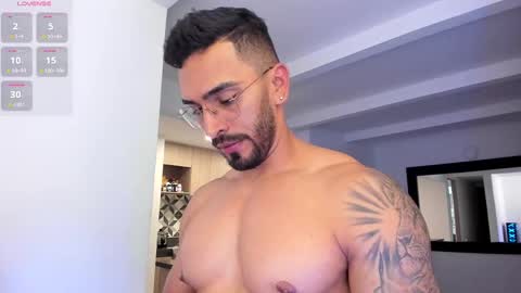 Snapshot of tony_muscle1 chatting on March 9, 11:25 pm tony muscle1 online show from March 9, 11:25 pm