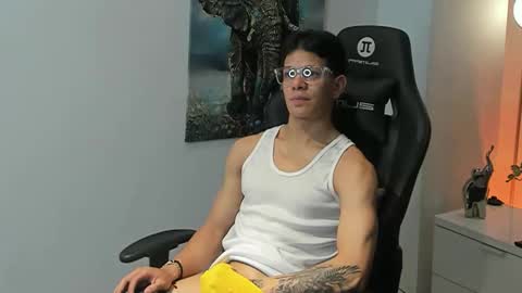 tony_petrov online show from November 16, 12:49 am