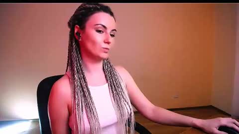 Elizabeth online show from March 24, 6:46 pm