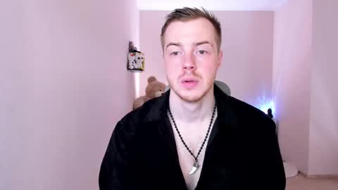 Snapshot of toohornyserj chatting on February 19, 10:09 pm toohornyserj online show from February 19, 10:09 pm