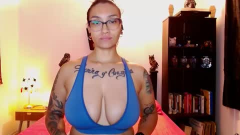 Snapshot of toothyy chatting on February 6, 12:00 am toothyy online show from February 6, 12:00 am