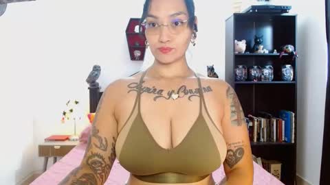 Snapshot of toothyy chatting on March 10, 11:53 am toothyy online show from March 10, 11:53 am