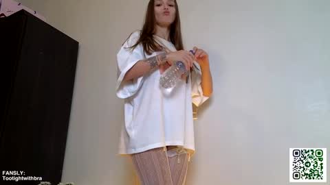 Snapshot of tootightwithbra chatting on January 20, 4:32 am Kira online show from January 20, 4:32 am