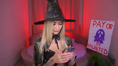 Snapshot of top_grace chatting on October 31, 11:06 pm top_grace online show from October 31, 11:06 pm