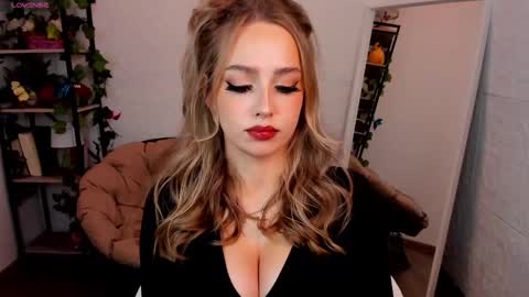 Snapshot of top_twins chatting on February 19, 6:11 am Yara online show from February 19, 6:11 am