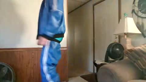 Snapshot of topdogintraining93 chatting on November 28, 9:17 pm SagMeOreduceMe online show from November 28, 9:17 pm