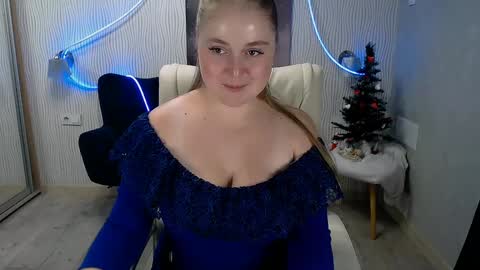 Snapshot of tori_blond chatting on December 2, 3:36 pm tori_blond online show from December 2, 3:36 pm