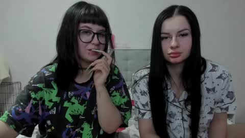 Snapshot of toriayun0 chatting on January 3, 10:40 pm your personal gothic girl check it online show from January 3, 10:40 pm