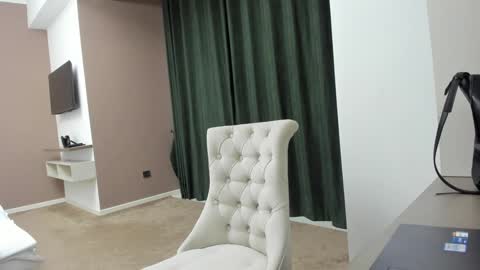         online show from December 4, 7:56 pm