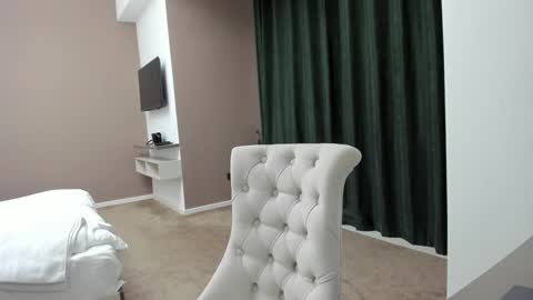         online show from December 6, 3:44 pm