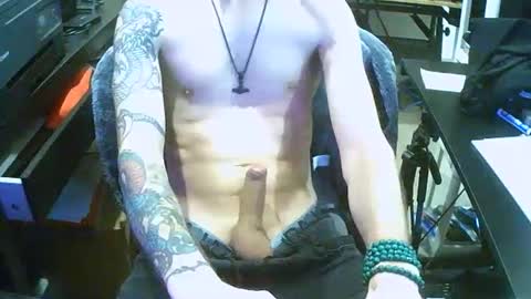 Snapshot of tornado2156 chatting on February 28, 7:03 pm Tornado2156 online show from February 28, 7:03 pm