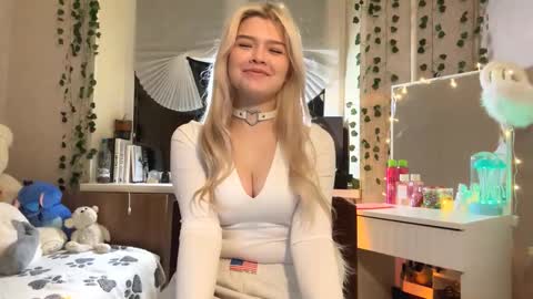 Snapshot of torriperno chatting on November 26, 4:30 pm Lina online show from November 26, 4:30 pm