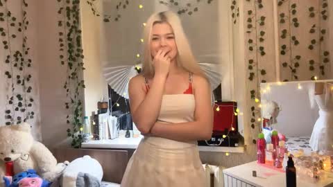 Snapshot of torriperno chatting on November 29, 12:52 pm Lina online show from November 29, 12:52 pm