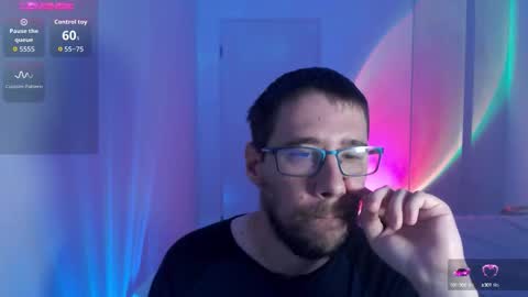 Snapshot of totoclown chatting on October 10, 5:17 am Thomas online show from October 10, 5:17 am