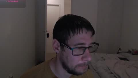 Snapshot of totoclown chatting on December 1, 3:33 am Thomas online show from December 1, 3:33 am