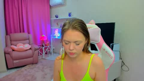 Snapshot of touch_the_heart chatting on September 28, 3:34 am Touch The Heart online show from September 28, 3:34 am