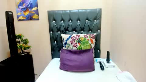 Snapshot of toxicfantasy4u chatting on December 16, 6:07 am toxicfantasy4u online show from December 16, 6:07 am