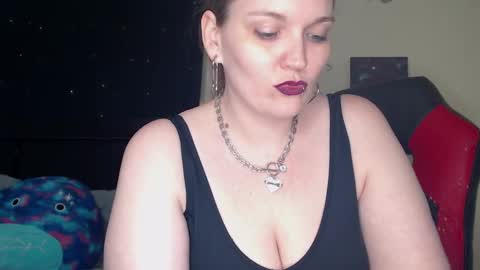 Snapshot of toxiclilly chatting on January 20, 12:07 pm Lilly Miss Mistress Goddess Maam Queen Boss online show from January 20, 12:07 pm