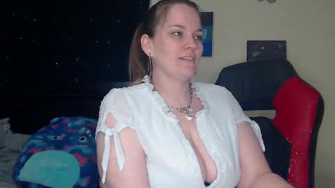 Snapshot of toxiclilly chatting on January 25, 12:26 pm Lilly Miss Mistress Goddess Maam Queen Boss online show from January 25, 12:26 pm