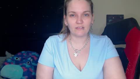 Snapshot of toxiclilly chatting on February 4, 10:54 am Lilly Miss Mistress Goddess Maam Queen Boss online show from February 4, 10:54 am