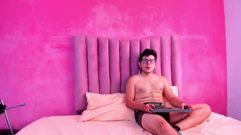 toxiclove01 online show from December 16, 7:08 pm