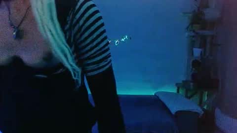 Snapshot of toyboybitchslut chatting on November 1, 3:19 am Patrizia online show from November 1, 3:19 am