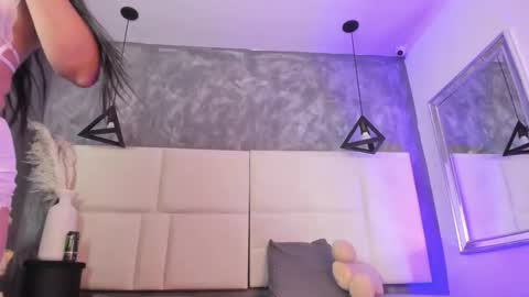 Tracy Wright online show from March 21, 9:40 pm