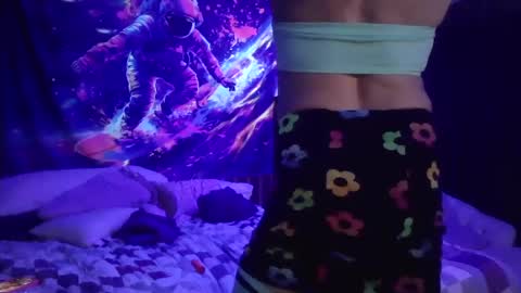 transmisshun online show from January 29, 10:05 am