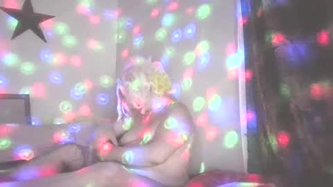 Snapshot of traphouseslutbunny4fun chatting on October 19, 9:43 am traphouseslutbunny4fun online show from October 19, 9:43 am