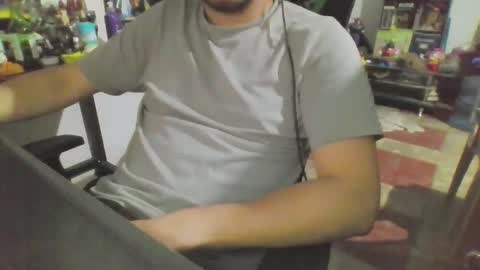 Snapshot of traveler_92 chatting on December 18, 11:55 pm traveler_92 online show from December 18, 11:55 pm