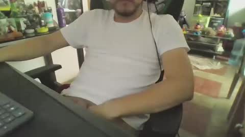 Snapshot of traveler_92 chatting on December 19, 8:16 pm traveler_92 online show from December 19, 8:16 pm