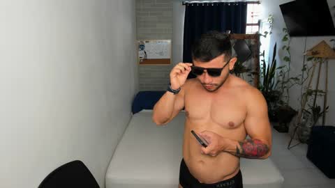 travis bakerr online show from December 15, 9:09 pm