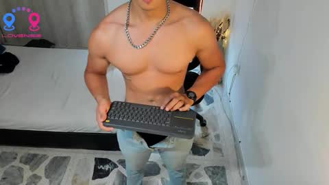 travis bakerr online show from November 14, 2:49 pm