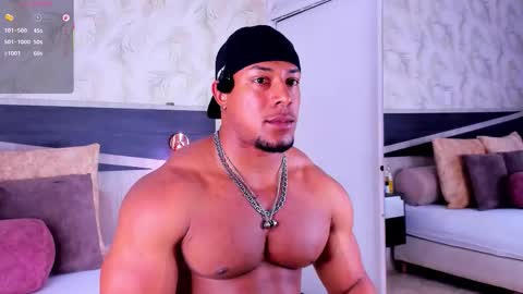 Snapshot of travis_lenox_ chatting on December 14, 1:22 am Travis online show from December 14, 1:22 am