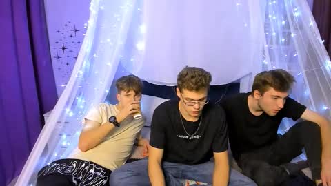 Travis online show from October 18, 7:03 pm