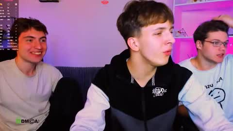 Travis online show from November 13, 8:19 pm