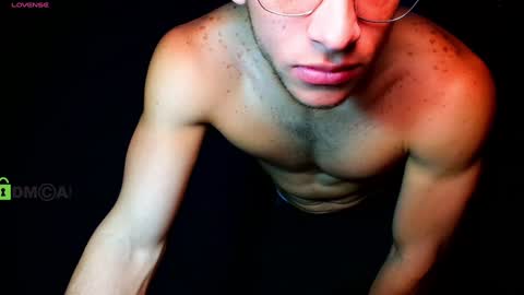 Snapshot of travisdiamonds chatting on January 26, 5:02 am TRAVIS. online show from January 26, 5:02 am