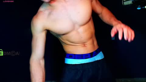 Snapshot of travisdiamonds chatting on February 8, 10:08 pm TRAVIS. online show from February 8, 10:08 pm